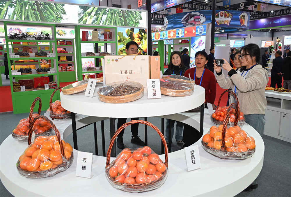 果品盛會，蔬香四溢——國際果品交易博覽會上的蔬菜零售掠影